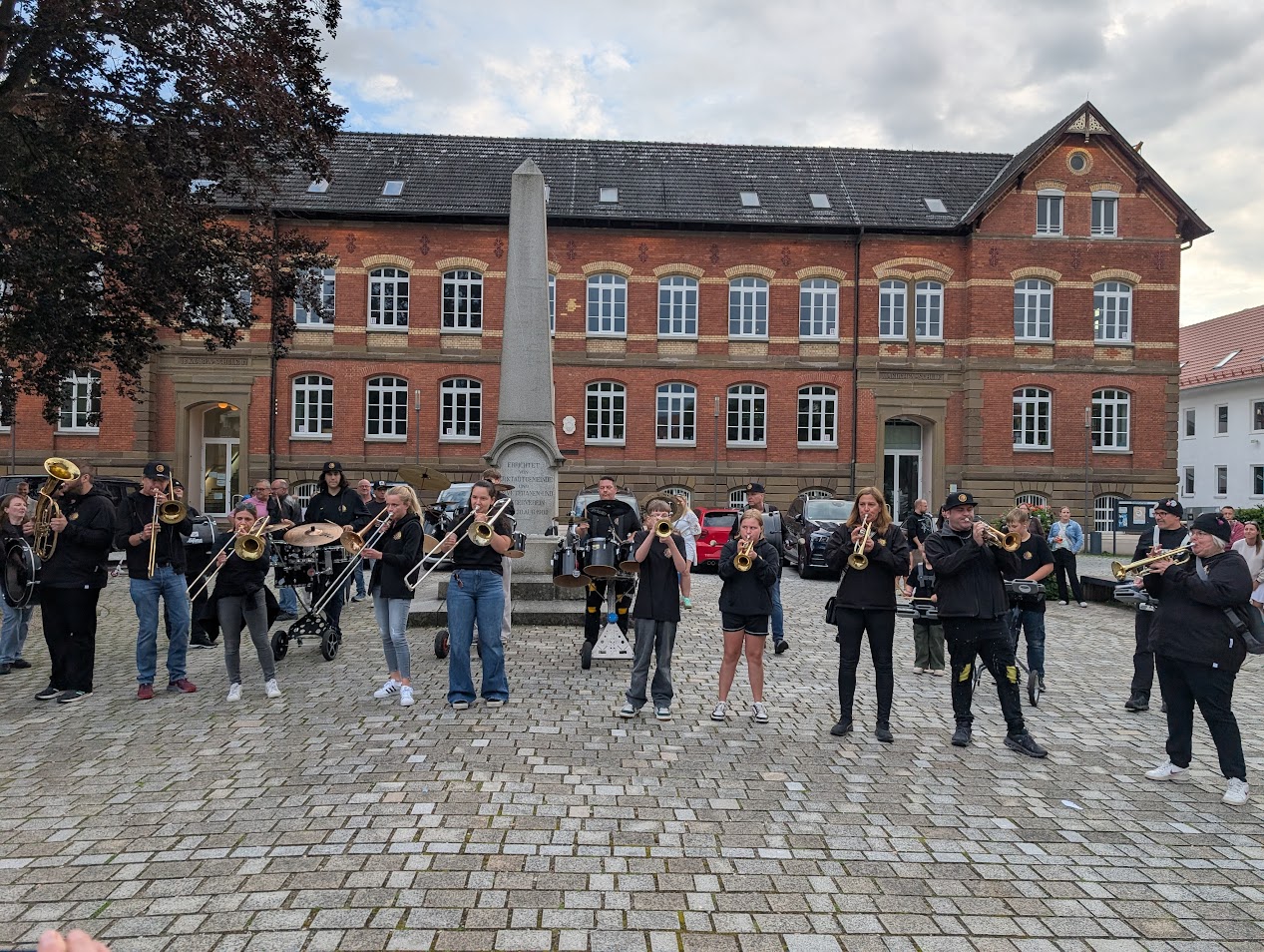 Auftritt auf dem Oriaplatz