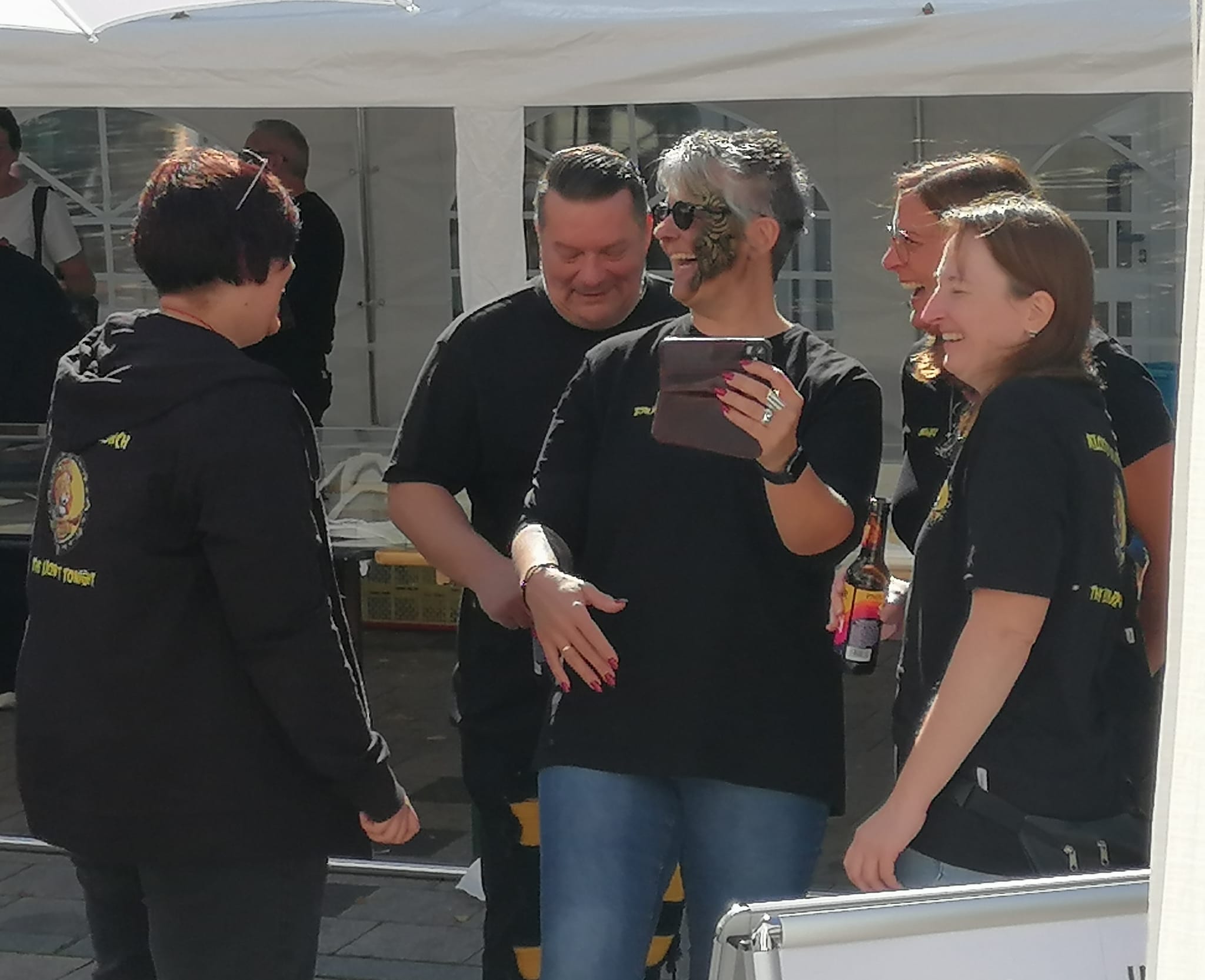 Die Bätscher haben Spaß beim Sommerfest