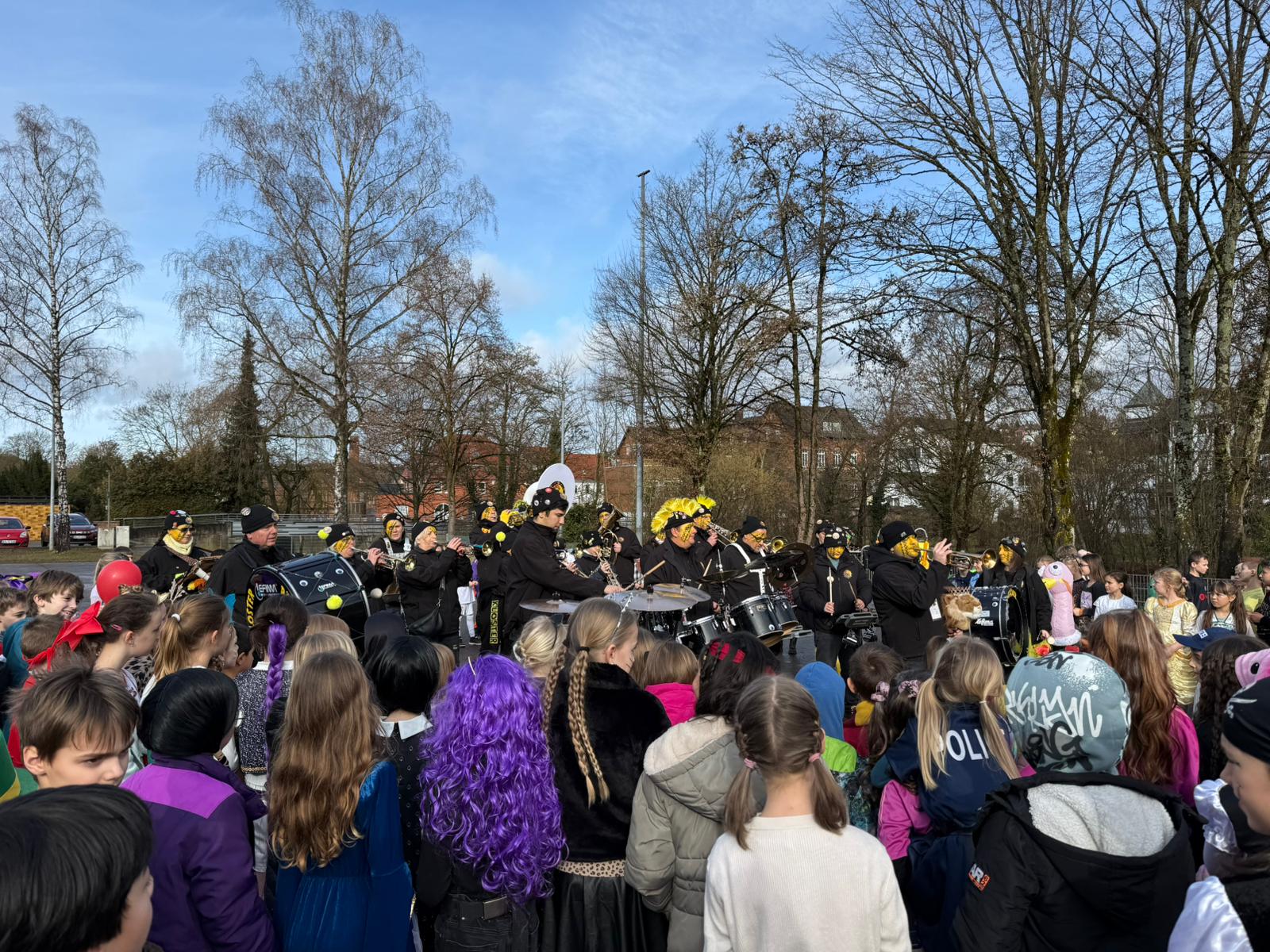 Die Löwen sind los und stürmen die Grundschule in Lorch